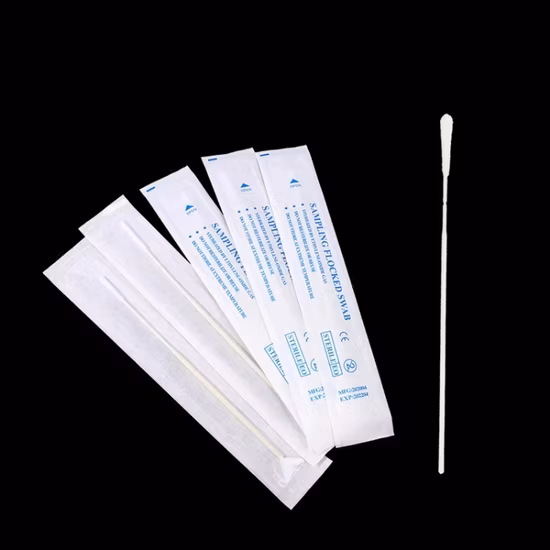 Échantillon d'échantillon nasal floqué en nylon Recueillir un test rapide Bâton en plastique individuel Stuart Écouvillon de transport médical emballé stérile avec jetable